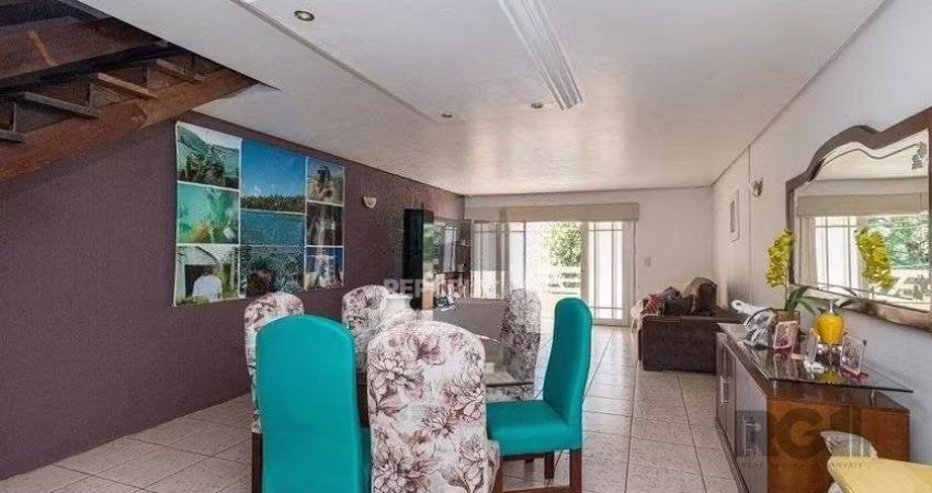 Casa Mista 266m² - 4 dormitórios, 1 suíte, 3 vagas no bairro Parque Santa Fé
