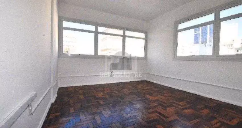 Escritório à venda no centro histórico com 40 m² de área útil disponível.