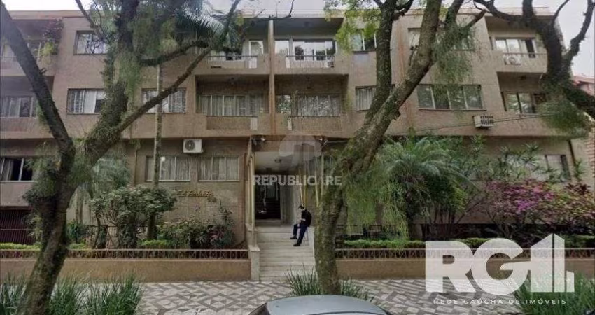 VENDA - Amplo Apartamento em Prédio Tradicional!