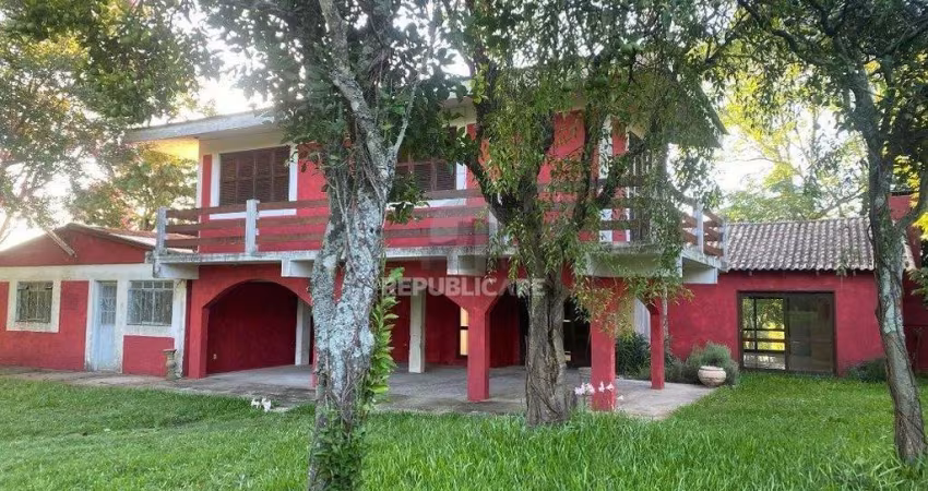 Chácara com 5 dormitórios (1 sendo suíte) de 1,6 hectare por R$ 1.300.000,00 na