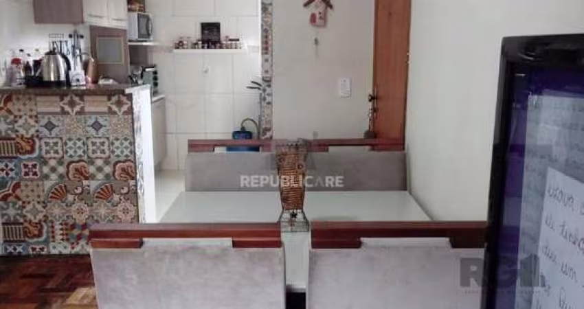 APARTAMENTO COM DOIS QUARTOS NO BAIRRO CAMAQUÃ