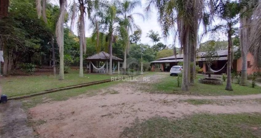 Sitio à venda no Lami, com 2 casas térreas, com 4 quartos cada uma