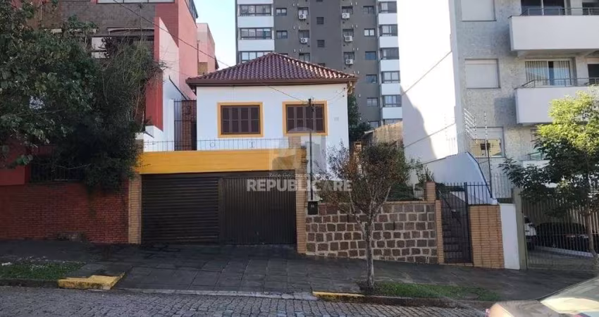 Casa para Venda - 247.5m², 3 dormitórios, 2 vagas - Petrópolis