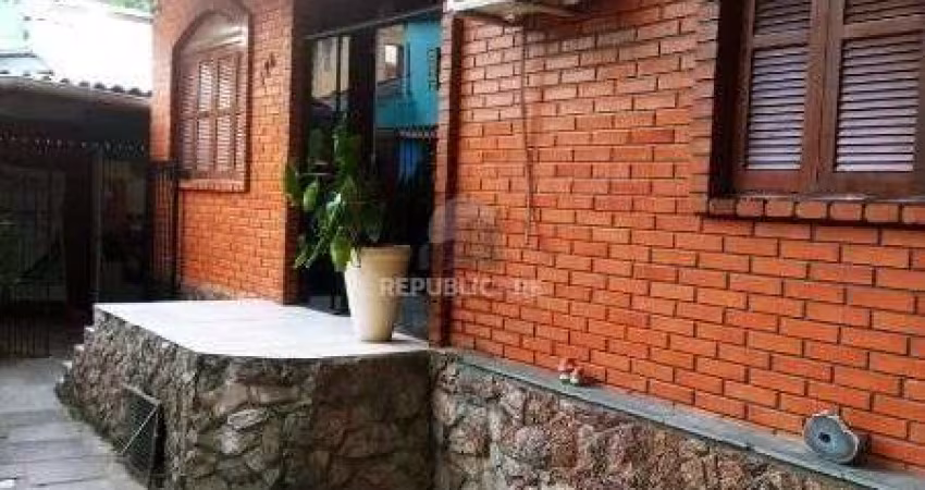 Casa para Venda - 110m², 4 dormitórios, sendo 1 suites, 1 vaga - Teresópolis