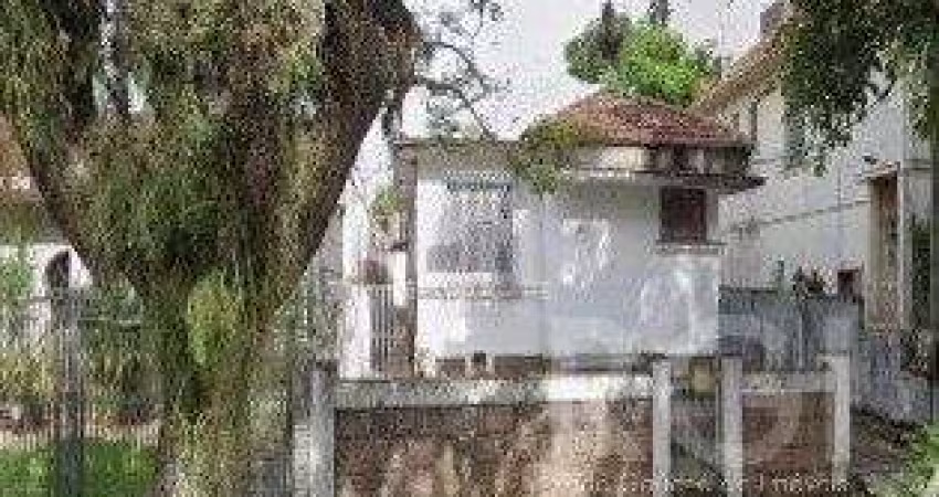 Casa para Venda - 330m², 3 dormitórios, 3 vagas - Petrópolis
