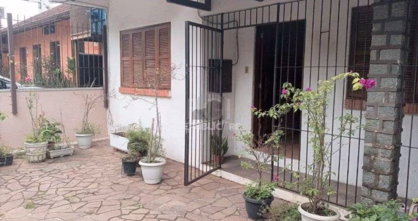 Casa para Venda - 210m², 4 dormitórios, 2 vagas - Petrópolis