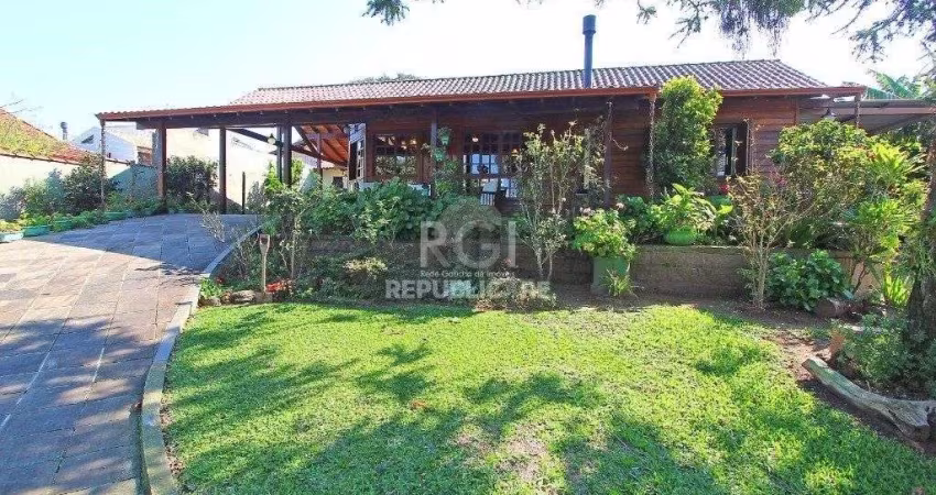 Casa para Venda - 205m², 2 dormitórios, sendo 1 suites, 4 vagas - Cristal
