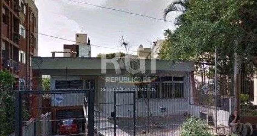 Casa para Venda - 250m², 3 dormitórios, 2 vagas - Petrópolis