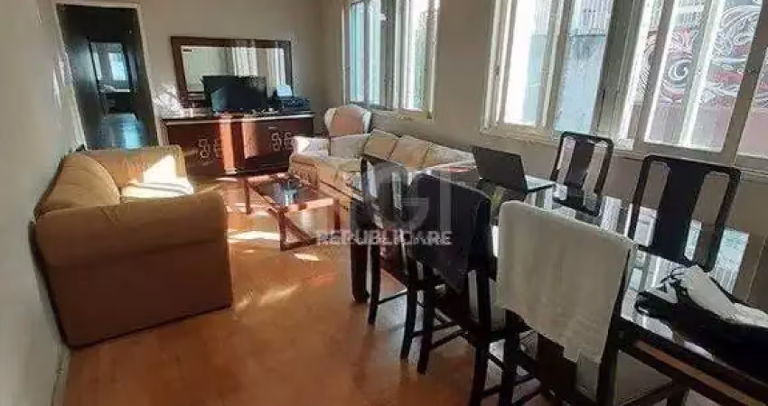 Apartamento à venda no centro histórico com 101 m² e 3 dormitórios/quartos disponíveis.