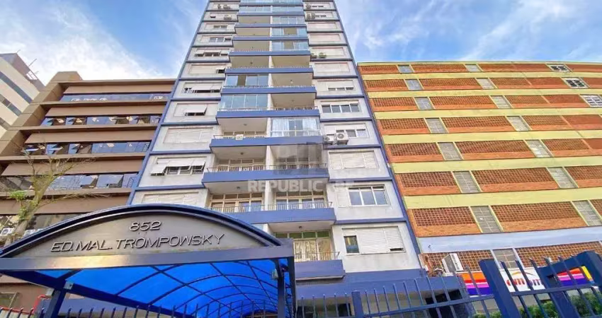 Apartamento à venda no centro histórico com 156 m² e 3 dormitórios/quartos disponíveis.