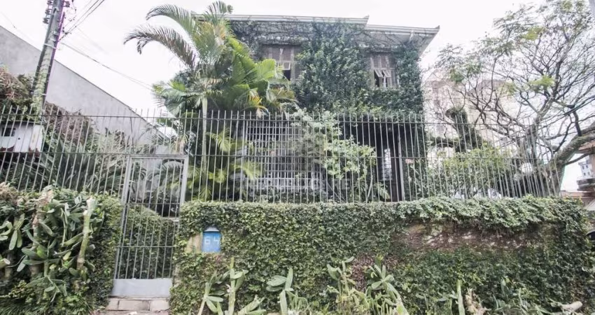 Casa para Venda - 250m², 4 dormitórios, 2 vagas - Petrópolis