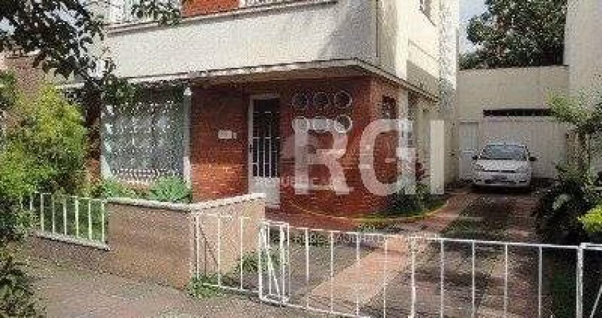 Casa para Venda - 125m², 3 dormitórios, 5 vagas - Menino Deus