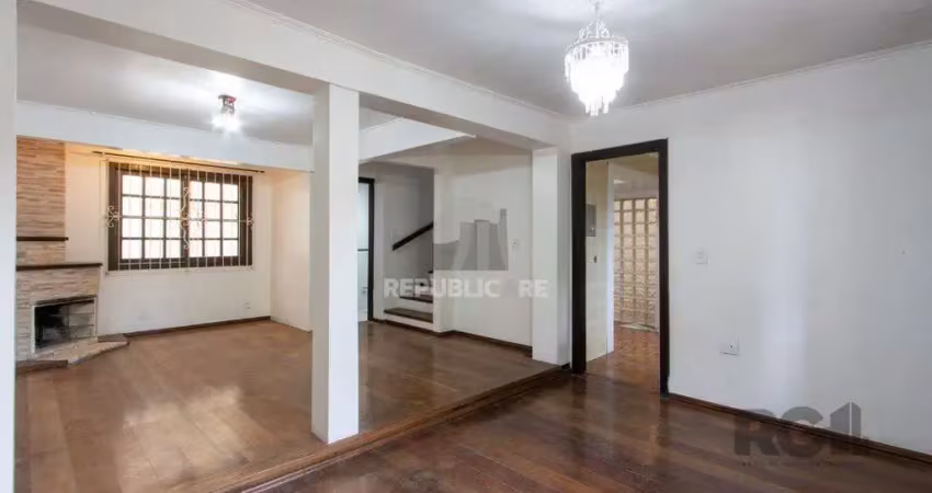 Casa Condominio para Venda - 191m², 5 dormitórios, sendo 1 suites, 3 vagas - Tri