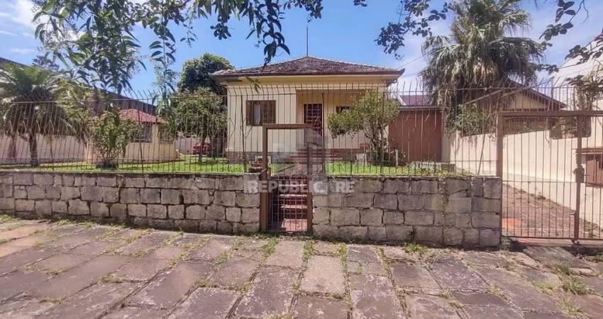 Casa para Venda - 265.1m², 3 dormitórios, 4 vagas - Guarujá