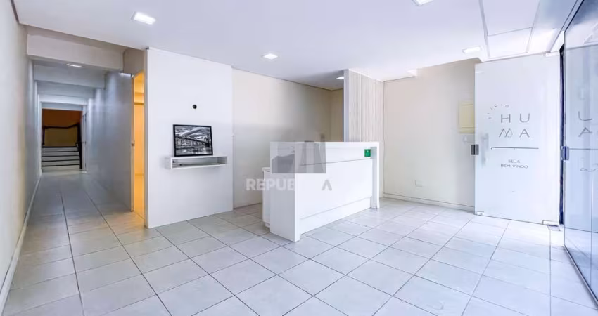 Ponto Comercial / Loja de 174m², mezanino, 2 banheiros - Bom Fim