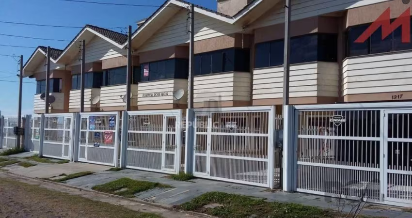 Sobrado em Trmandai com 2 suirtes, 2 banheiros, 1 vaga, churrasqueira e varanda.
