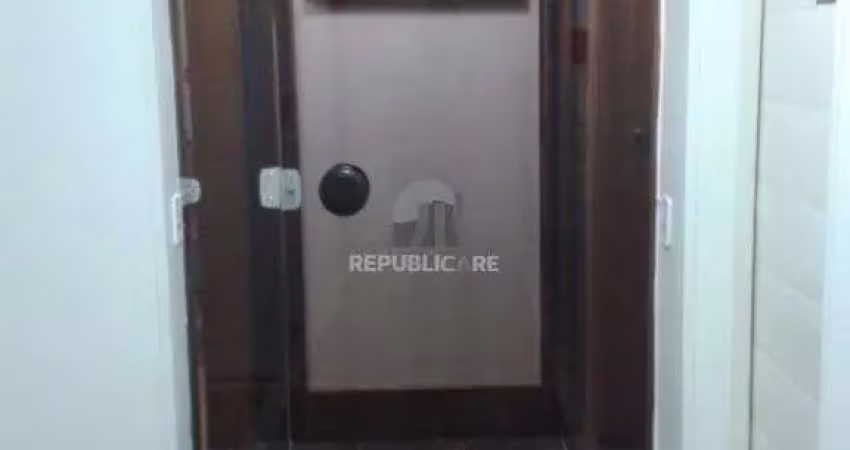 Escritório à venda na cidade baixa com área privativa de 24 m² disponível para negócio.