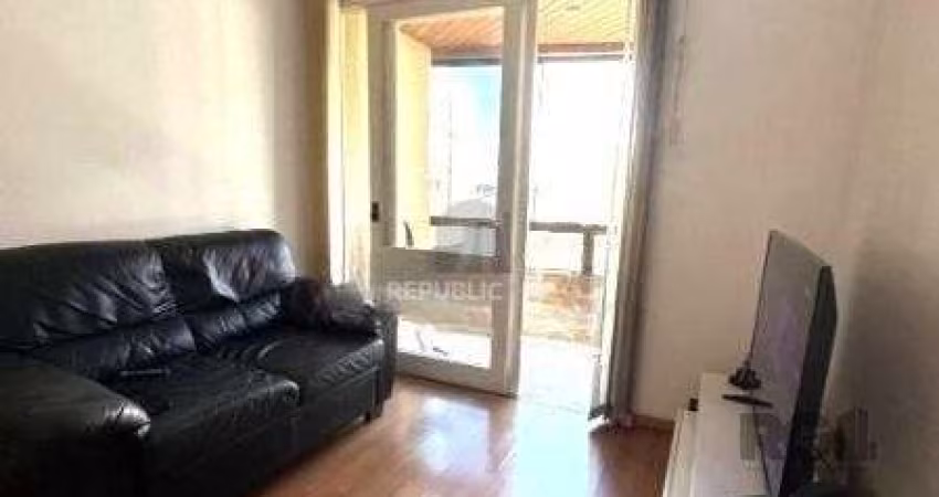 Apartamento no Centro de 1 dormitório, sacada e vaga
