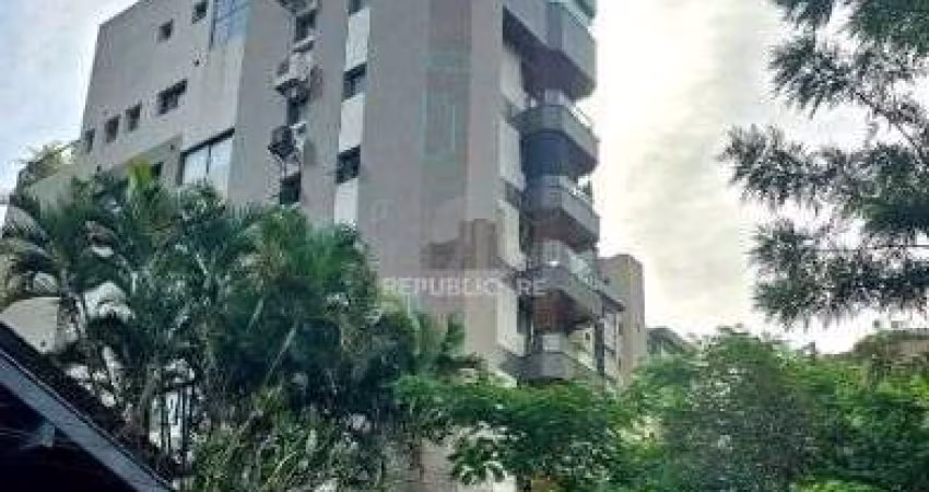 Apartamento em Porto Alegre, no bairro Auxiliadora, com 4 dormitório(s), e 4 ban