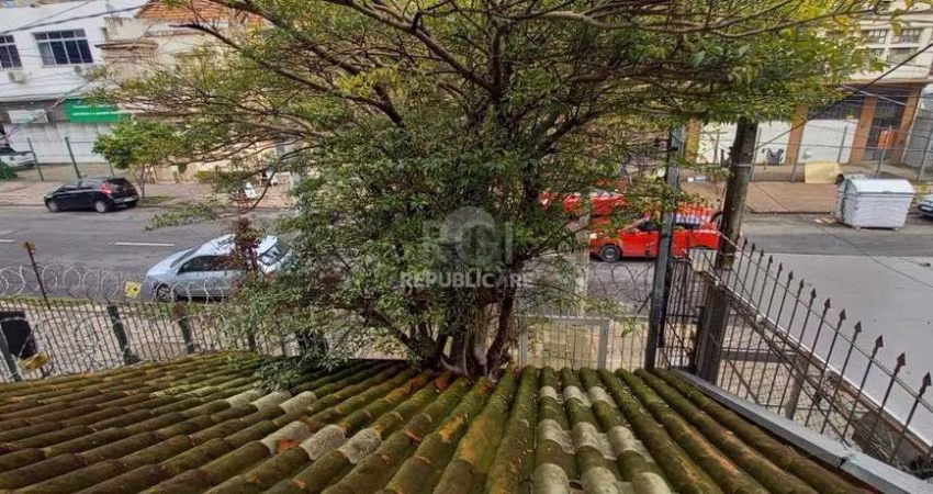 Sobrado para Venda - 110m², 4 dormitórios, sendo 1 suites, 2 vagas - Floresta