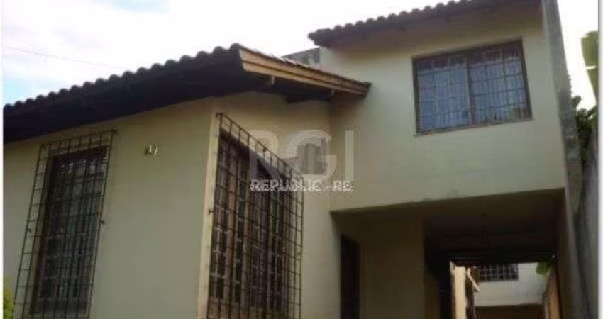 Casa para Venda - 240m², 4 dormitórios, sendo 1 suites, 4 vagas - Nonoai