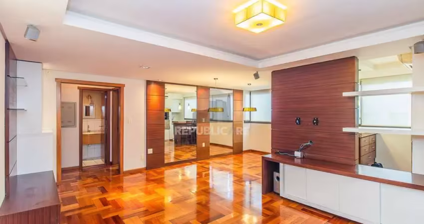 Apartamento semi mobiliado, impecável, com 126m² privativo.