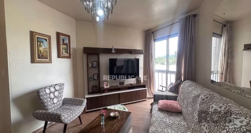 Apartamento a venda, dois dormitórios mobiliado no bairro Cristal.