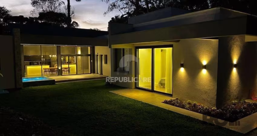 Casa toda térrea  400m2 , 3 suítes