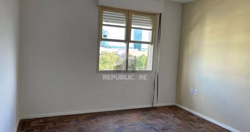 Apartamento com 2 dormitórios, próximo do Barra Shopping, no bairro Cristal, RS