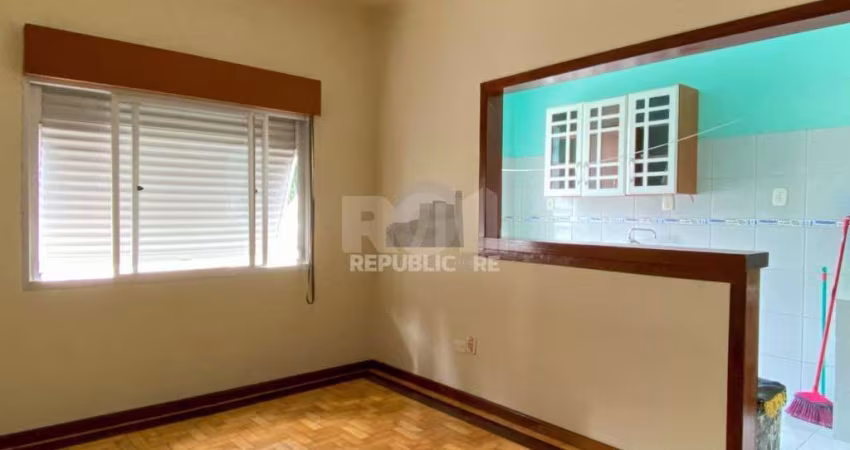 Apartamento 1 dormitório, de frente, com ótima posição solar, no Centro Históric
