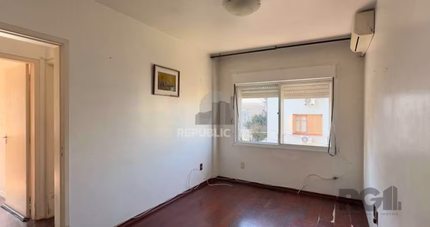 APARTAMENTO 2 DORMITÓRIOS, ENSOLARADO E LOCALIZADO NA PARTE ALTA DO CENTRO HISTÓ