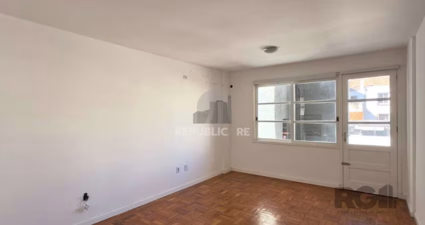 APARTAMENTO JK COM ÓTIMO ESPAÇO E BEM ILUMINADO PRÓXIMO AO GUAÍBA