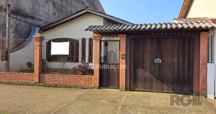 Casa 3 dormitórios, 1 suíte, vagas de garagem, Bairro Vila Marcia