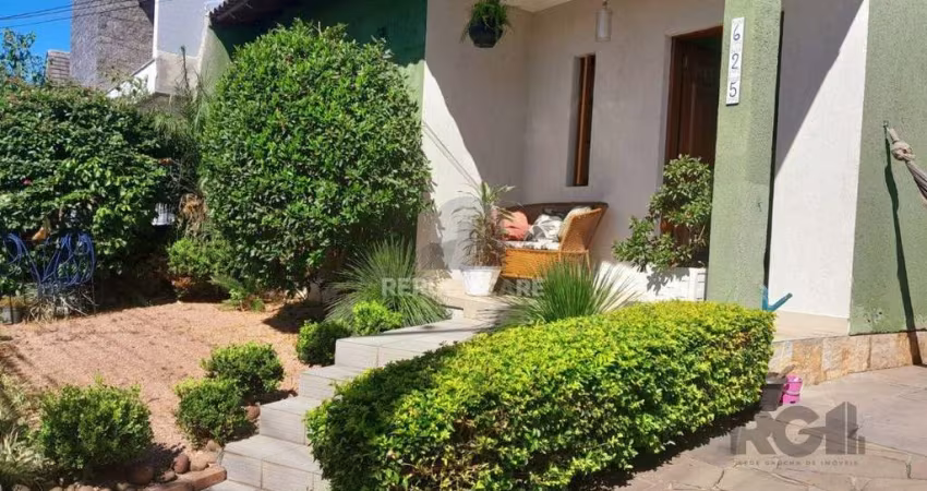 Casa 3 dormitórios, 1 suíte, vaga de garagem, Bairro Parque da Matriz
