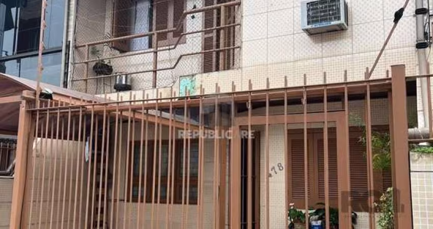 Casa sobrado mobiliado, 2 dormitórios, Bairro Imbuí