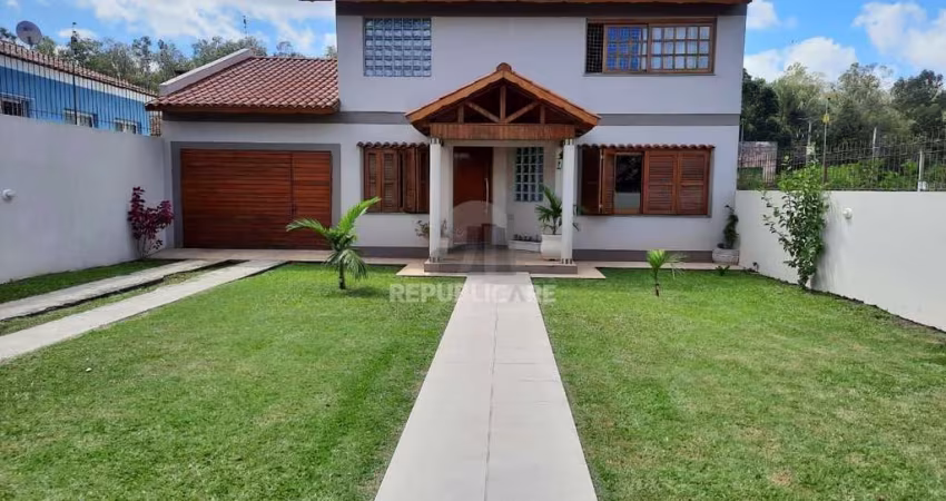 Casa com 3 dormitórios ( todos sendo suíte) por R$ 1.100.000,00 na Rua Luis Albe