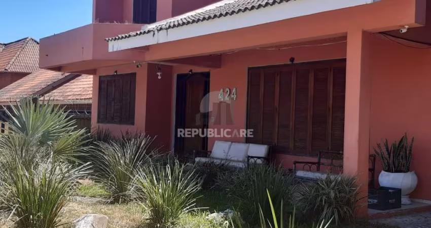 Casa alto padrão de 860 m² com 4 dormitórios por R$ 3.180.000,00 na Rua Barão do