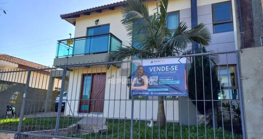 Casa com 3 dormitórios (1 sendo suíte) por R$ 700.000,00 na Av. Daltro Filho nº1