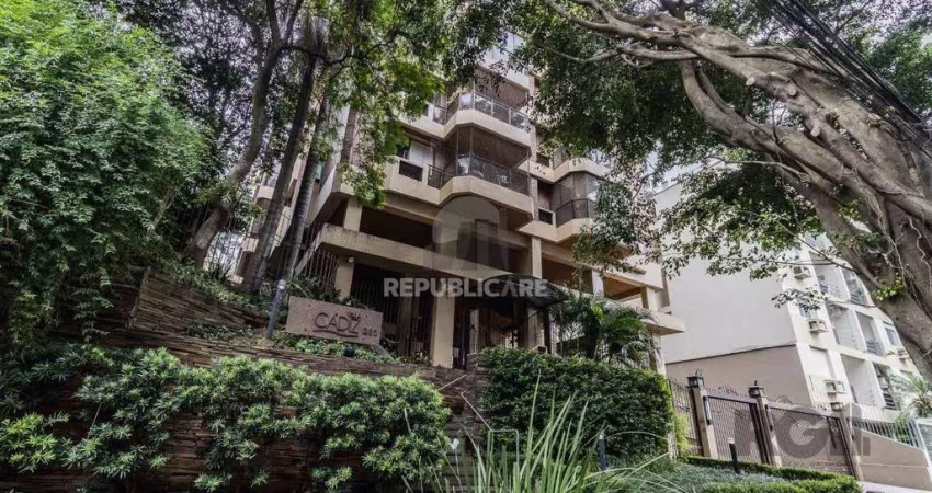 Apartamento de três quartos, suíte e duas vagas de garagem no bairro Mont Serrat