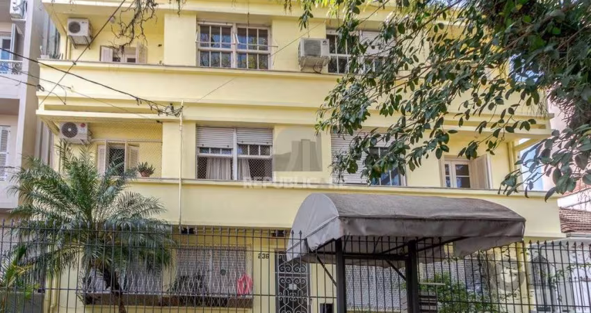 Apartamento de dois quartos e dois banheiros no bairro Rio Branco em Porto Alegr