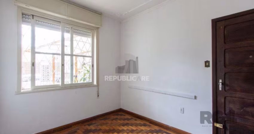 Apartamento térreo, com pátio, 2 quartos - Bairro Menino Deus