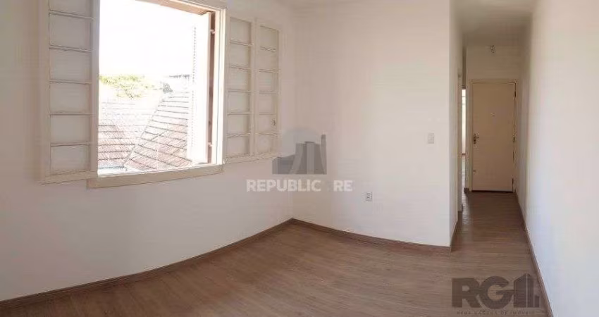 VENDA APARTAMENTO 2 DORMITÓRIOS, MENINO DEUS, REFORMADO,  BAIXA TAXA CONDOMINIAL