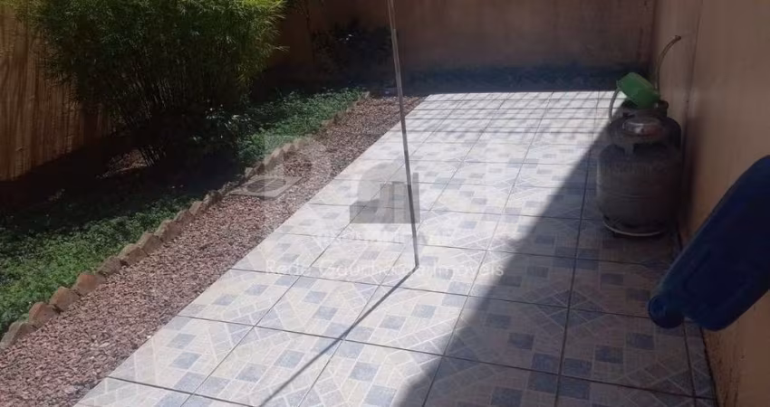 Apartamento Térreo, desocupado, 1 quarto com 2 pátios !