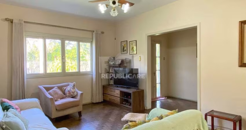 Casa com 4 dormitórios, no bairro Nossa Senhora das Graças em Canoas/RS