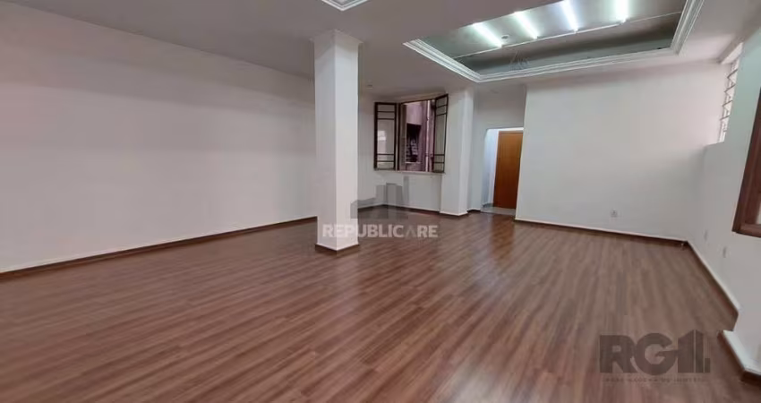 Apartarmento amplo 2 dormitórios em região comercial no Centro Histórico