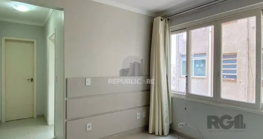Apartamento semimobiliado com portaria no centro histórico