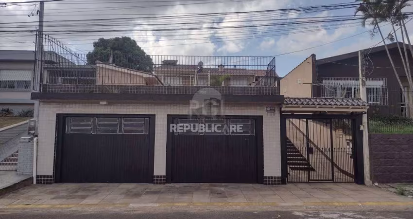 Casa sobrado mobiliado, 4 dormitórios, 1 suíte, 4 vagas de garagem, Bairro Bom P