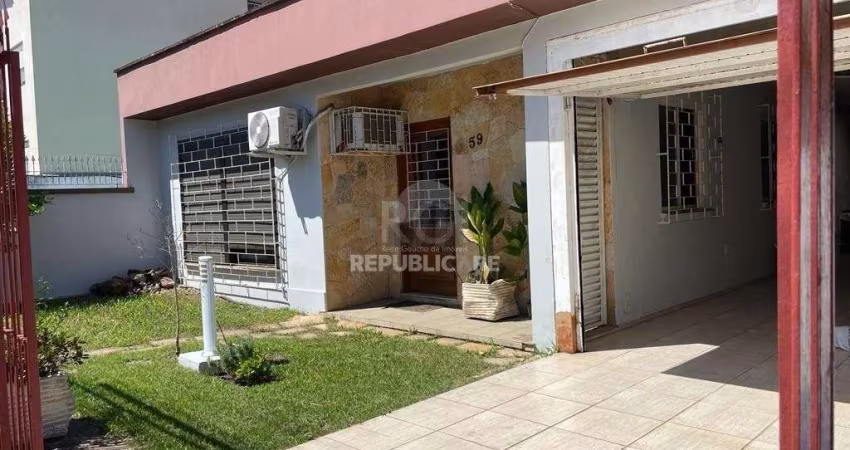 Casa semi mobiliada, 3 dorms, 3 vagas de garagem, Bairro Ponta Porã