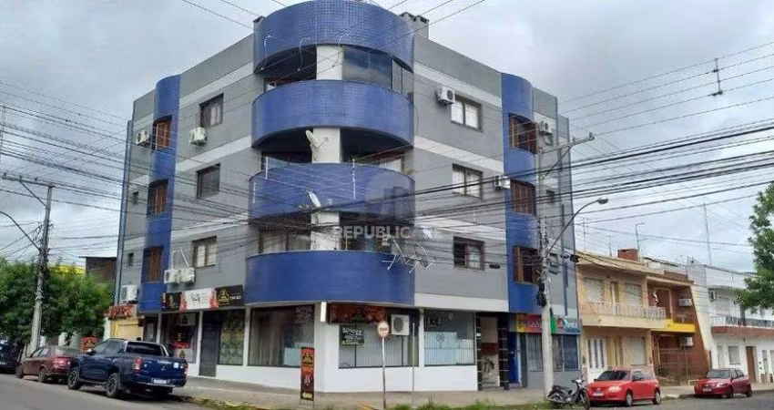 Apartamento com 3 dormitórios (1 sendo suíte) por R$ 740.000,00 na Rua Vasco Alv