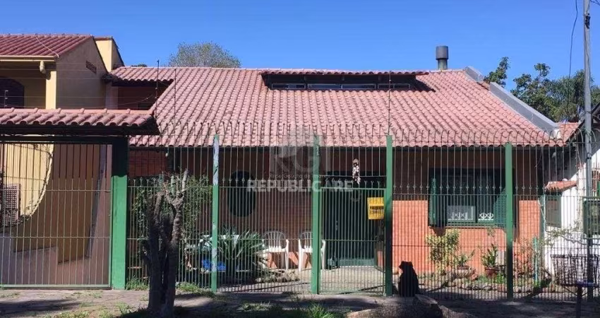 Casa 3 dormitórios à venda Cavalhada Porto Alegre/RS